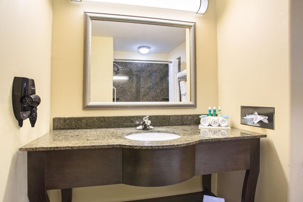 Holiday Inn Express And Suites Hotel - Pauls Valley By Ihg Exterior photo