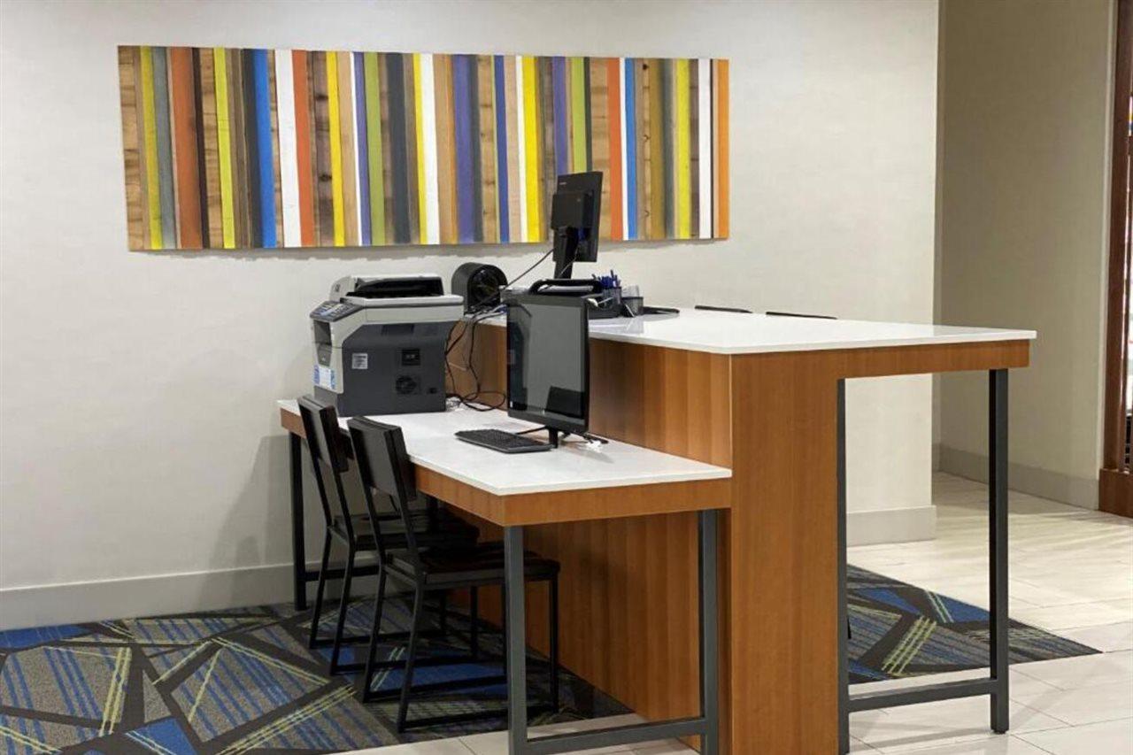 Holiday Inn Express And Suites Hotel - Pauls Valley By Ihg Exterior photo